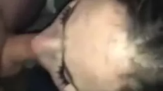 Die Alte ist komplett dicht beim Blasen!