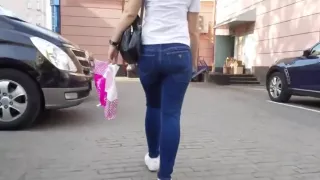 Nice brunette with hot round ass