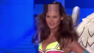 Kanye West - Stronger (Performed at the 2011 Victorias Secret fashion show)