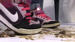 aplastar fetiche espana - silvia high definition 