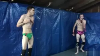 Wrestling Match viele Jungen