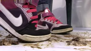 aplastar fetiche espana - silvia HD