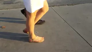 hot college girl walking sexy feets fr pedicured toes