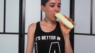 Mangio cetrioli fallici ASMR