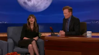 Amanda Peet - Conan (2015)