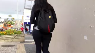 Morena gostosa de legging suplex