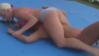 Brunette vs Blonde Bikini Brawl catfight