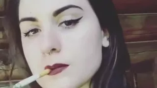 Wunderschöne Brünette Solo Rauchen Kompilation