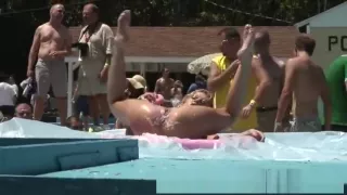 Sexy amateur toying her snatch outdoors