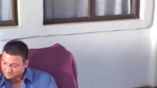 Mature a lunettes enculee sous les yeux de son mec