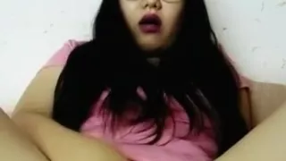 Asian Chubby Girl Make Herself Creampie