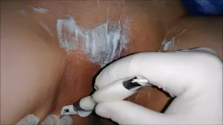 MILF gets her pussy shaved and will be fucked with razor