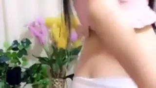 顏值美女不穿內內走光,有東西要跑出來了 - Ddimm工作室