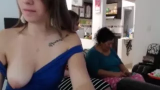 imvitando a su amiga a jugar parte 1