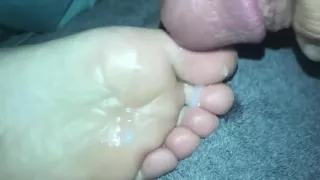 Cumming down the bottom of my toes