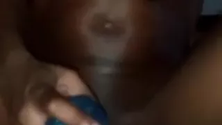 Moist wet vibbin pussy