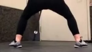 Blondes Teenie-Pferdchen mit perfektem Fitnessstudio-Hintern