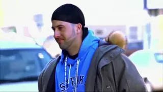 interracial kissing and ass grab (Barbershop 2002)