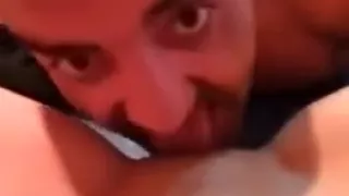 Francais maniat lechant une fille