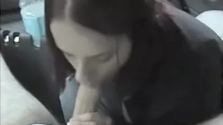 Cheap hooker sucking dick in a car