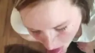 Hübsche Sub-Frau geknebelt erstes Mal