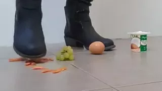 Neue Stiefel zerquetschen Lebensmittel und machen sie etwas unordentlich
