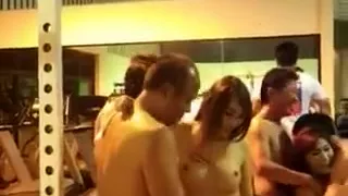 Public nude gym 裸体健身房