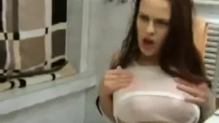 Queeny Love - Piss Shampoo