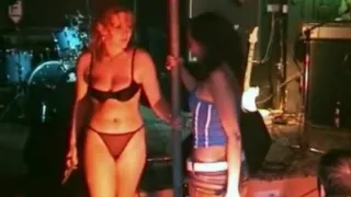 Susi Albrecht und Freundin strippen