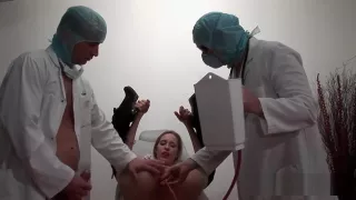 Une patiente se fait fister la chatte chez son gyneco
