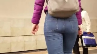 Asian girl with sexy round ass