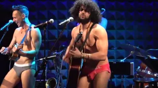 homme en slip pour branlette gay voyeur