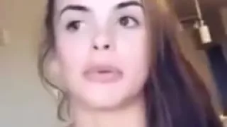 Amateure girl masturbates