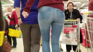 Sexy round ass in supermarket