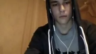 Lettland süßer Junge mit riesigem Schwanz sperma auf Cam