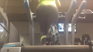 Huge African BBW Donk Clapping Loudly On Treadmill
