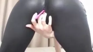 Webcam slut in latex rubs her pussy