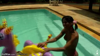 Cul, Grosse Bite, Masturbation, Piscine, Transexuelle, Adolescent