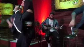 Perlla cantora muito gostosa