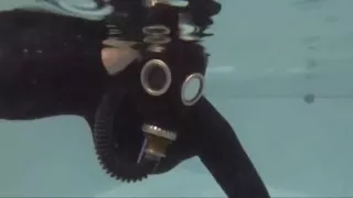 Underwater in gas mask