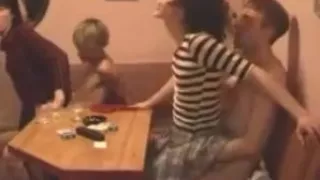 Fabelhafter schwuler Film mit Blowjob, Gruppensex-Szenen