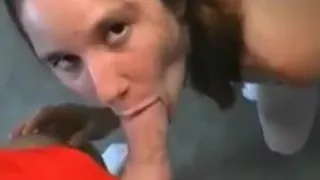 Carianne-College Mädchen bekommt buschige, cremige, matschige Fotze hart gefickt