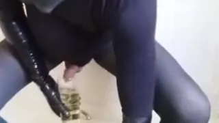 Strumpfhosen umhüllen Pisse Sissy Sperma