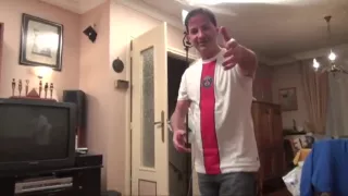 Plaisir coquin l deux mecs pour qui rousse salope