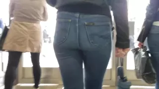 Großer Arsch von russischem Mädchen.