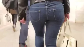 hotest russian babe moving her tight round ass