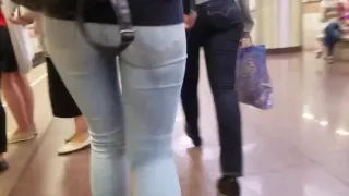 Russian wrigle ass in metro