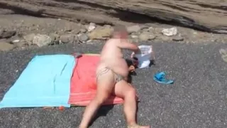 La truie met un string en dentelle pour aller se baigner