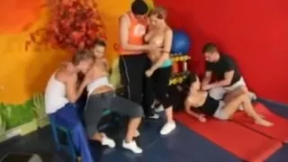 Pornoluver Fitnessstudio Gruppensex Workout!