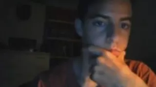 Spanischer süßer Junge runder enger Arsch auf Doggy schöner Schwanz auf Cam